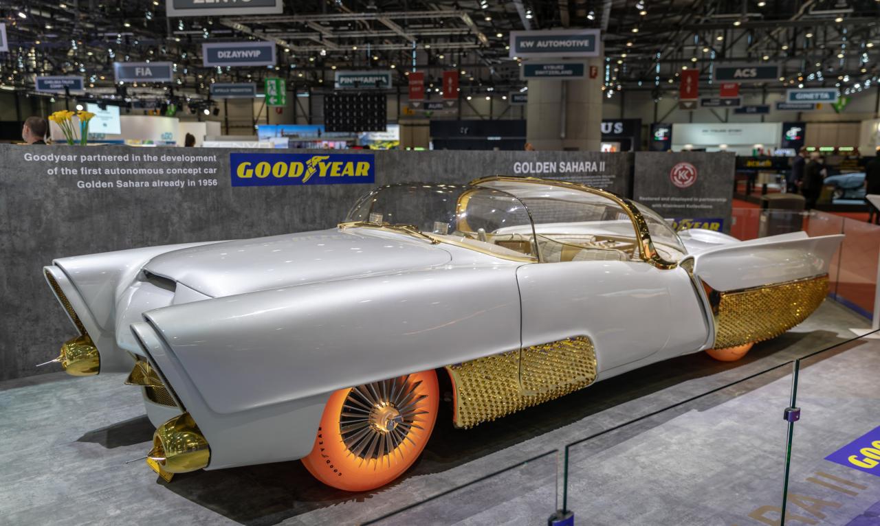 Skurriles_Bild 2_Golden Sahara.jpg Skurriles Golden Sahara Fahrzeug