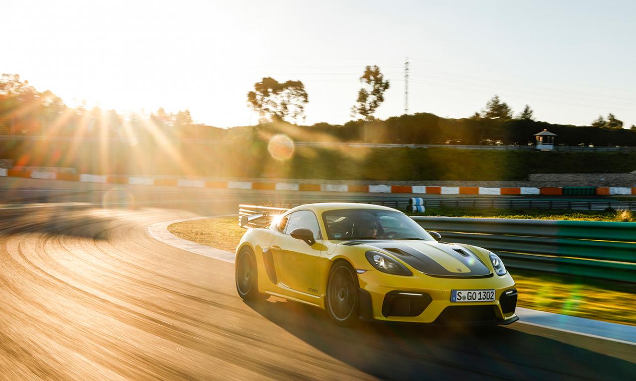 Porsche 718 Cayman in Fahrt