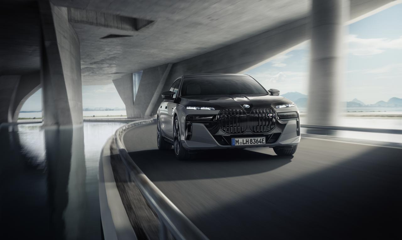 BMW 7er (8).jpg BMW 7er in Fahrt