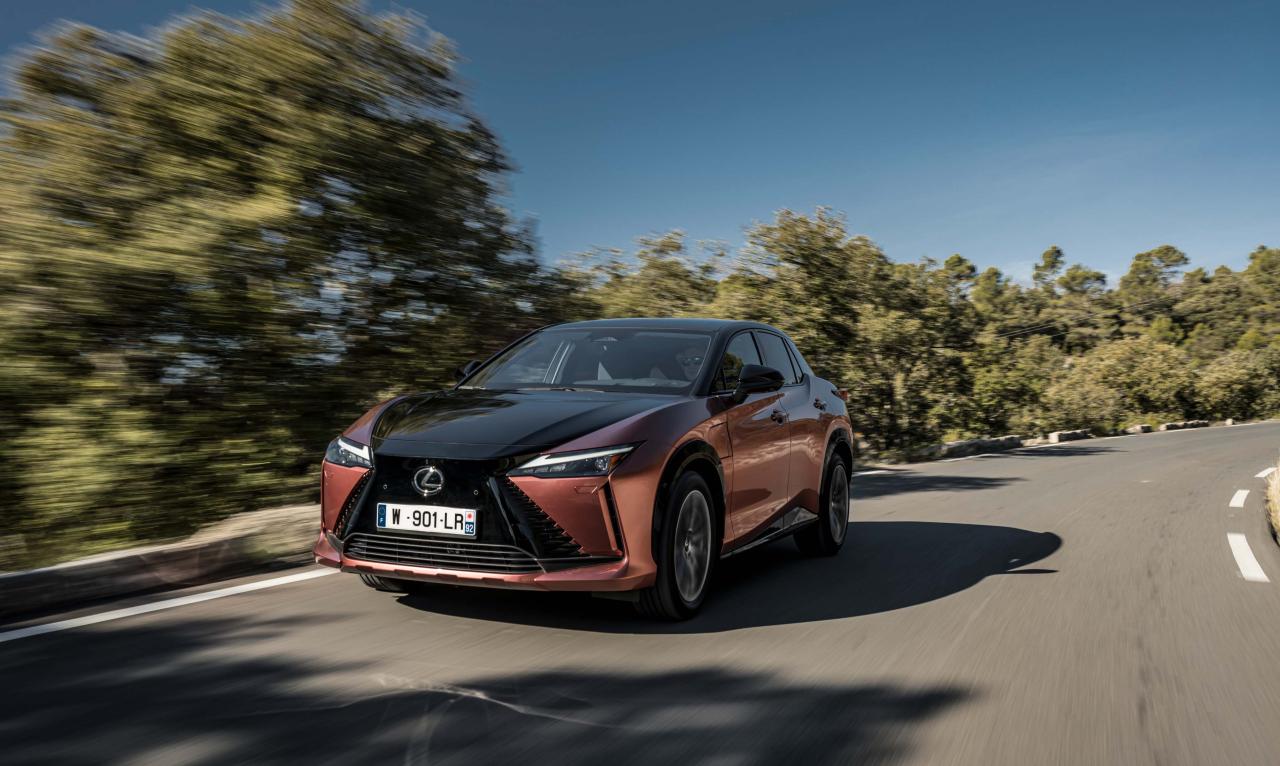 80686-2023-rz-450e-sonic-copper-bitone-dynamic015.jpg Lexus RZ 450e