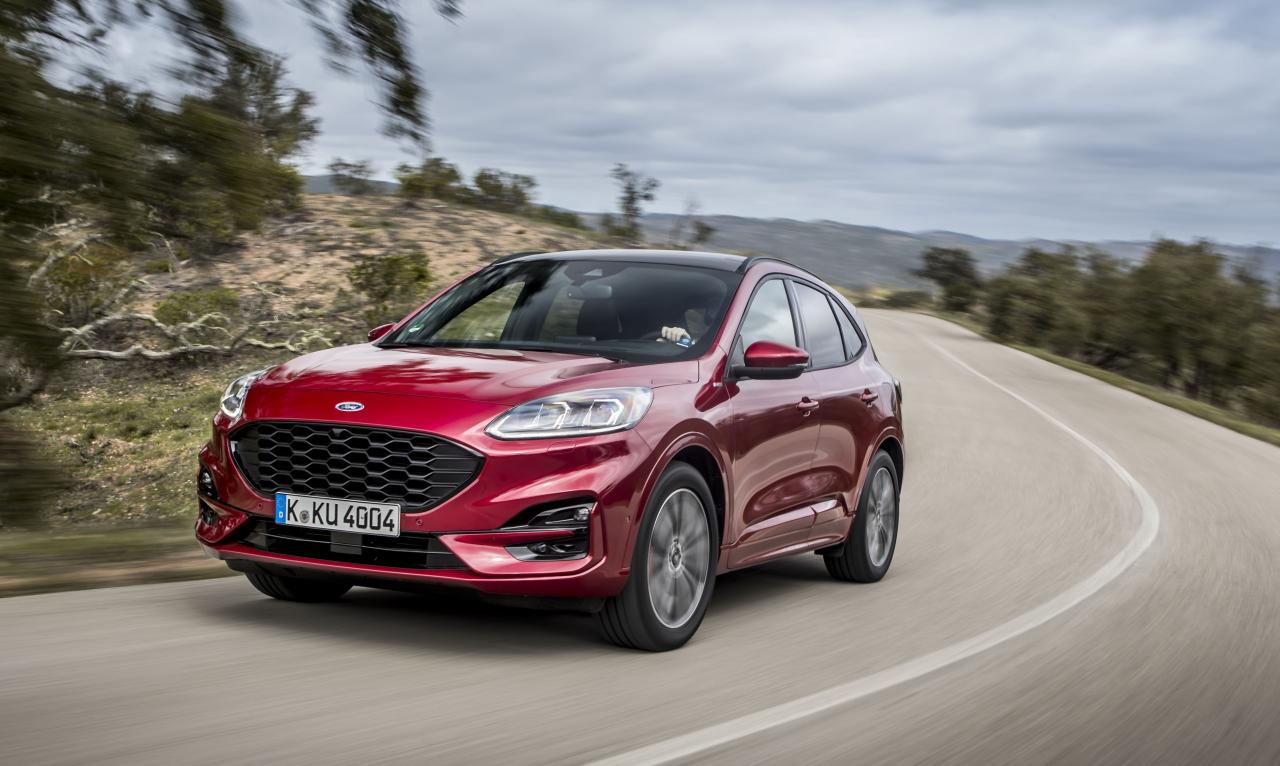 Ford Kuga Front/Seite in Fahrt