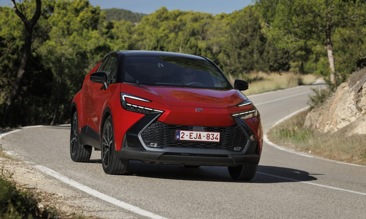 Toyota_1.jpg Toyota C-HR Front/Seite in Fahrt