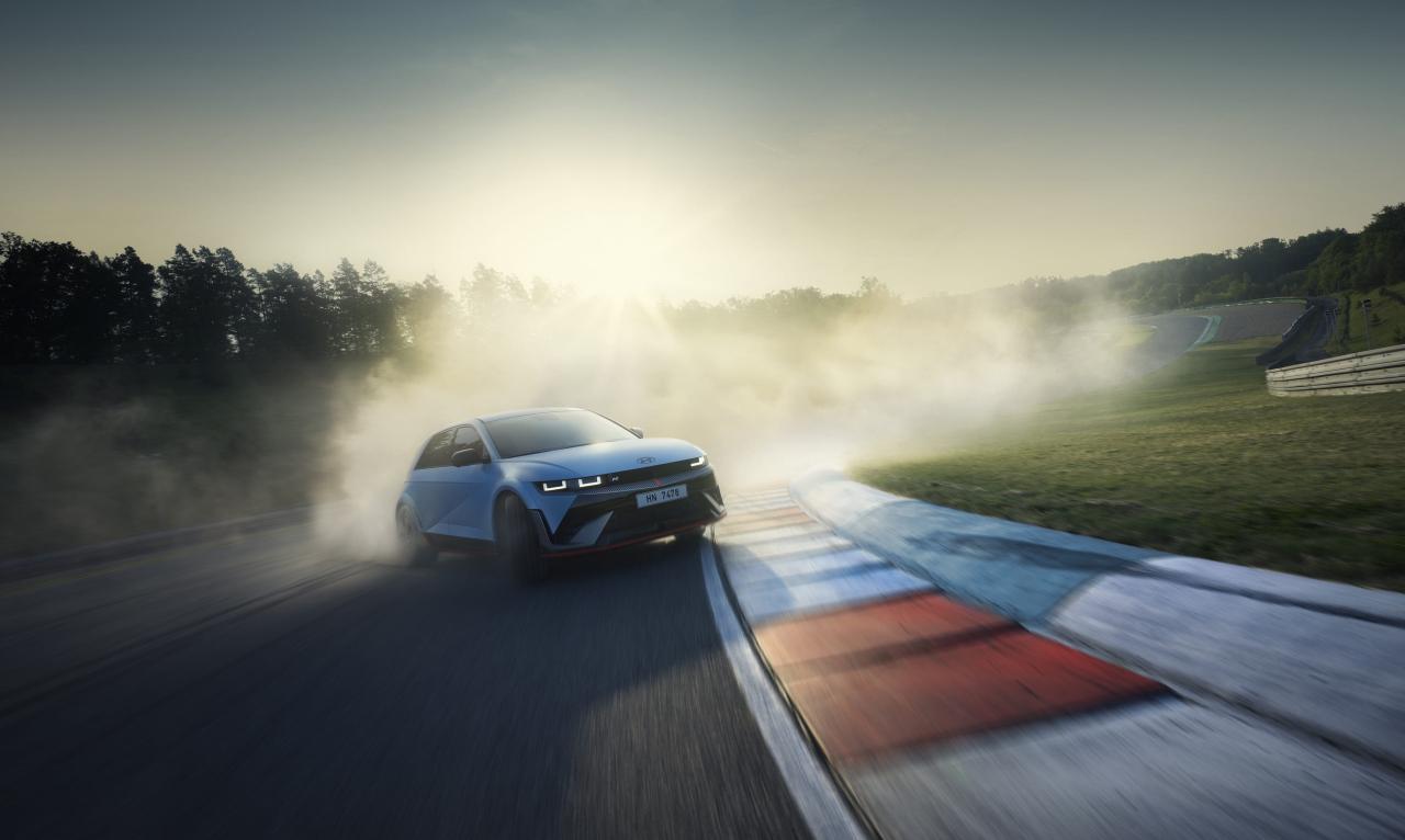 Hyundai Ioniq 5 N_1.jpg Hyundai Ioniq 5 N Front/Seite in Fahrt