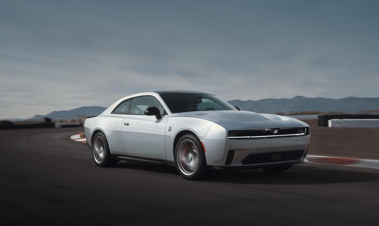 Dodge Charger_1.jpg Dodge Charger Front/Seite in Fahrt