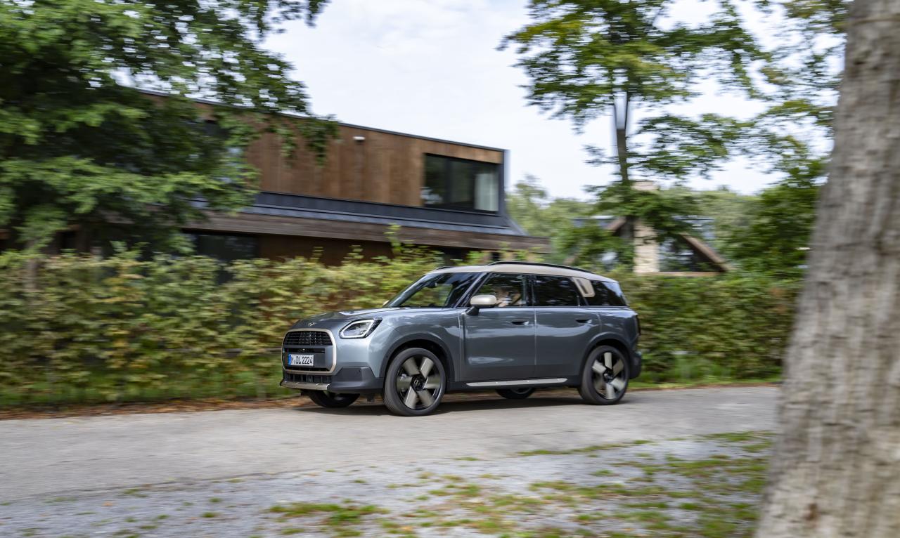 Mini Countryman Front/Seite in Fahrt