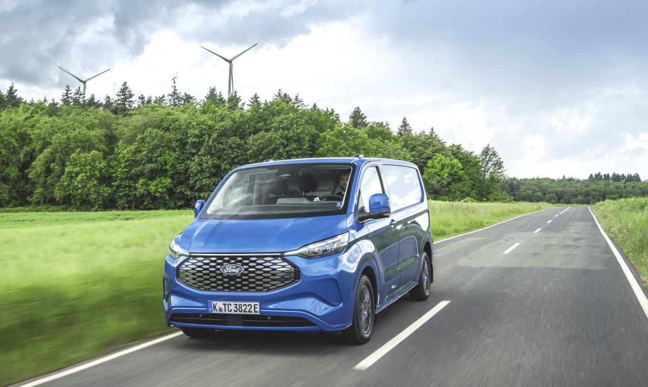 Bild 1_Ford Transit.jpg Ford Transit Custom Front/Seite in Fahrt