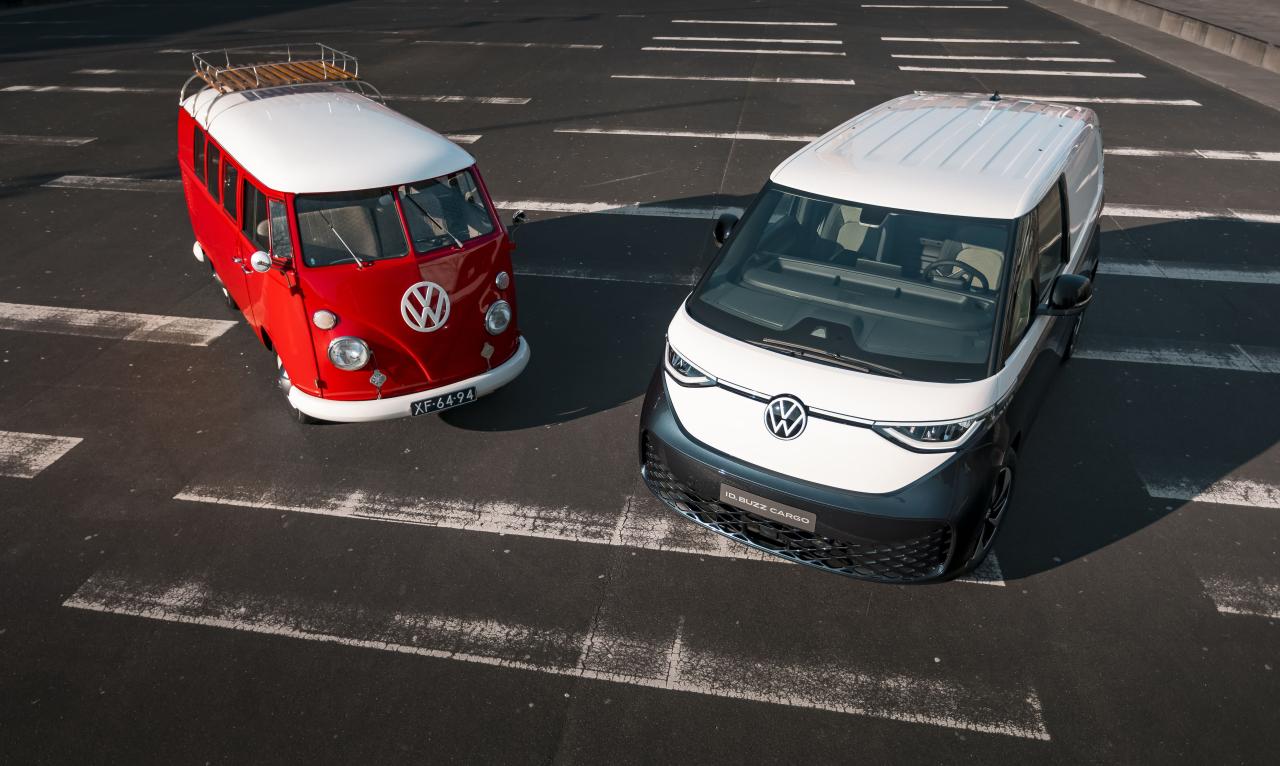 Bild 1_VW.jpeg Volkswagen T1 Transporter Front/Seite und VW ID. Buzz Cargo Front/Seite