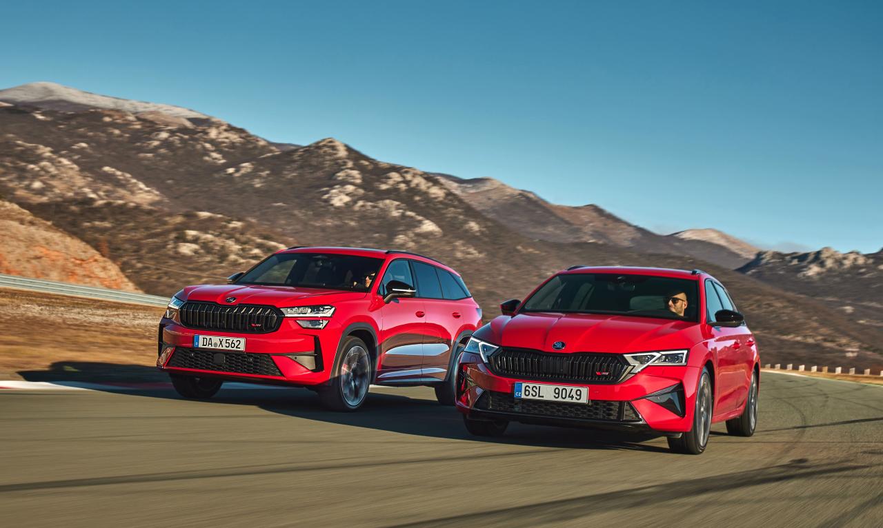 Skoda Octavia RS Combi und Skoda Kodiaq RS Front/Seite in Fahrt