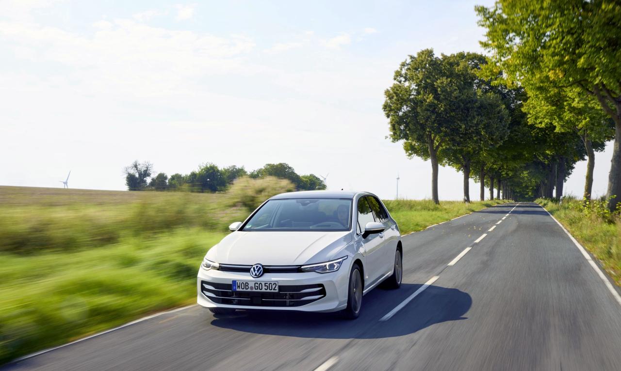 Bild 1_VW.jpg VW Golf eHybrid Front/Seite in Fahrt