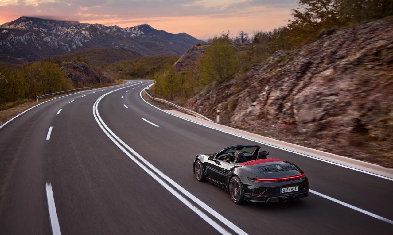 Porsche 911 Cabrio Heck/Seite in Fahrt