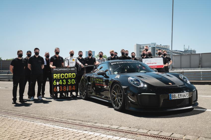 Porsche 911 GT2 RS MR Rekordauto mit Team