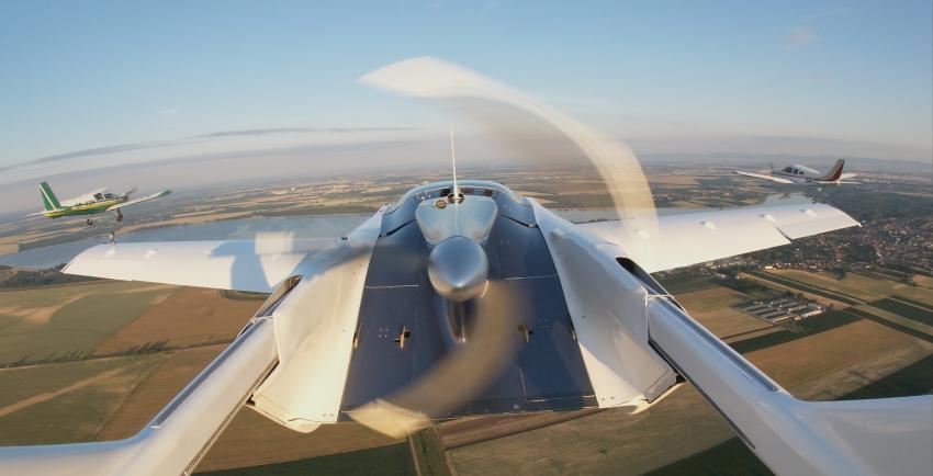 AirCar Prototyp 1 in der Luft Heck