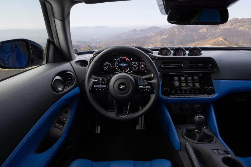 Nissan Z 5.jpg Nissan Z Cockpit