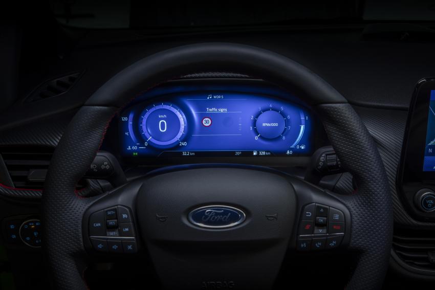 Ford Fiesta Faclift 6.jpg Ford Fiesta Facelift Lenkrad und digitale Instrumententafel
