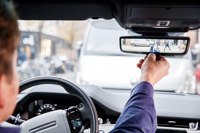 Skurriles Land Rover Clearsight