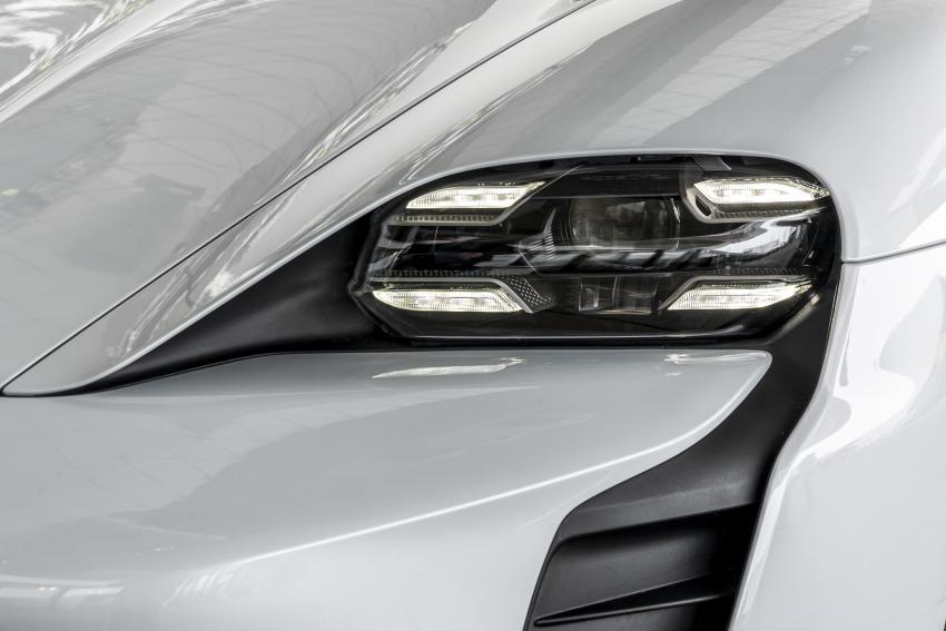 Skurriles_Porsche Matrix LED 1.jpg Skurriles Porsche Matrix LED Taycan