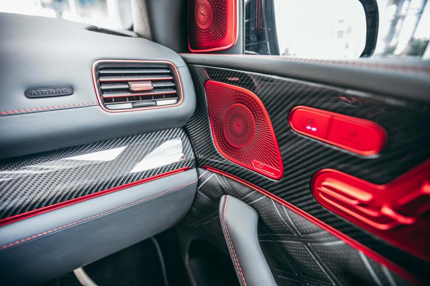 Brabus 900 Rocket Edition Detail Türtafel und Armaturenbrett