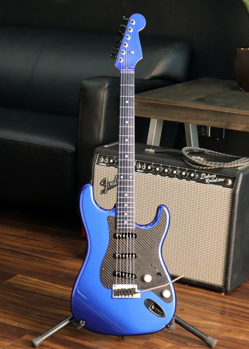 Fender Lexus LC Stratocaster mit Amp