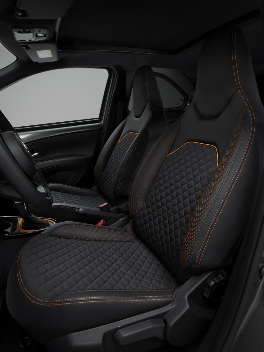 Toyota Aygo X 6.jpg Toyota Aygo X Sitze