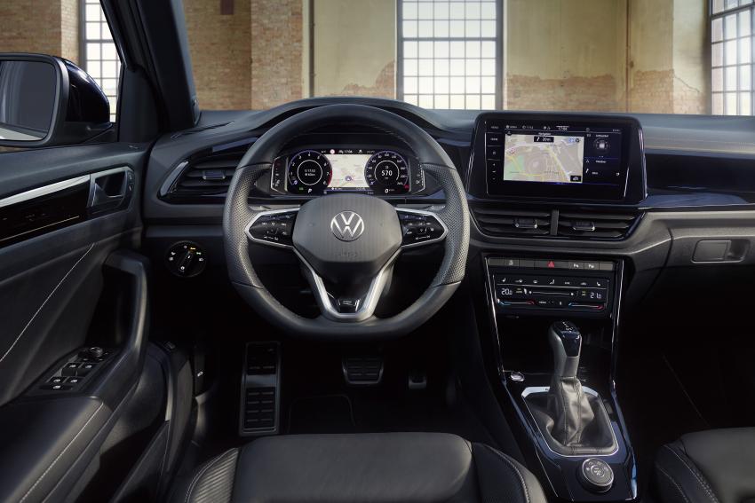 volkswagen_t-roc_4motion_r-line_693.jpeg VW T-Roc Cockpit