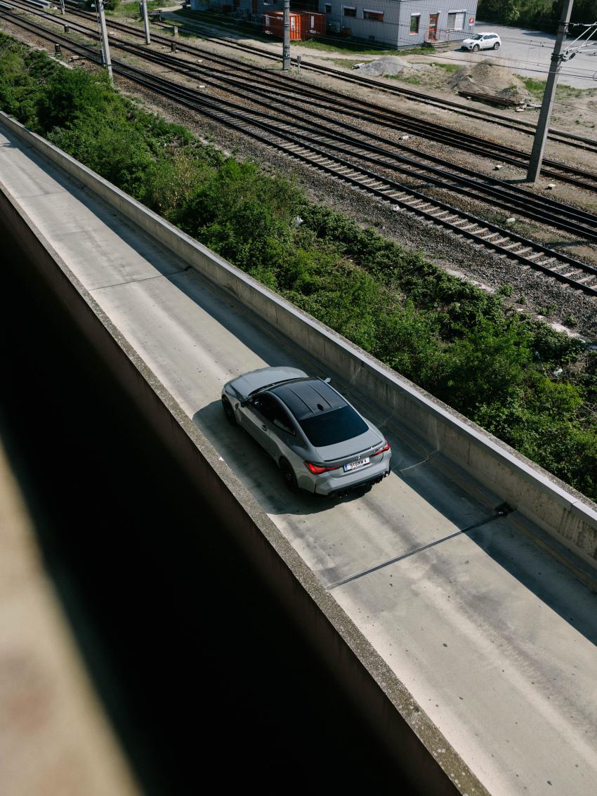 3W9A8954.jpg Von oben fällt das Carbondach auf.