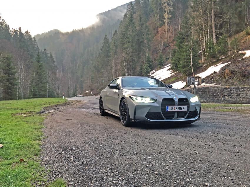 IMG_2097.jpg Ja, es ist nur ein Handyfoto - nicht einmal ein besonders gutes. Aber Feste soll man feiern, wie sie fallen - und Fotos soll man schießen, wenn es halt passt. Und es hat gepasst!