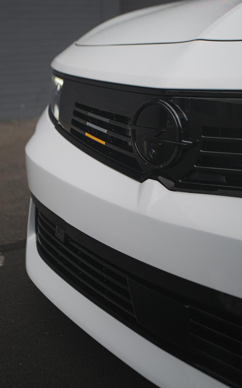 03_opel_519613-62d901e827279_62d903e77c039.jpeg Opel Astra Grill