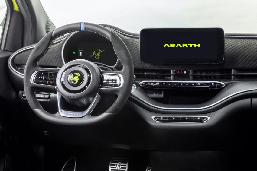 Abarth 500e Cockpit