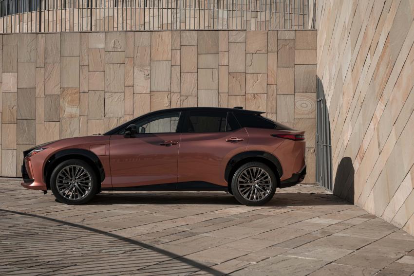 80719-2023-rz-450e-sonic-copper-bitone-static003.jpg Lexus RZ 450e