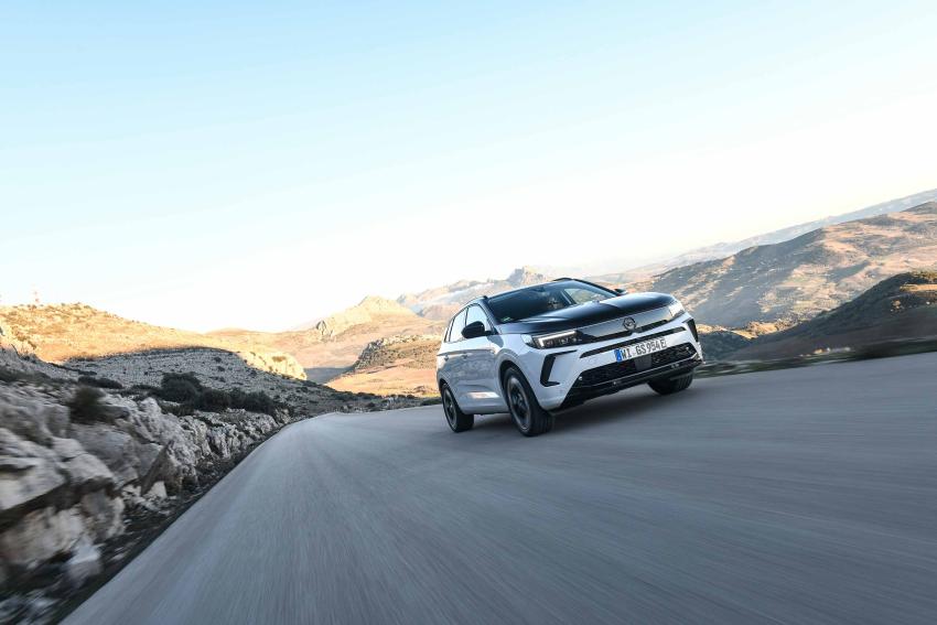 2146069-js9o457d2w.jpg Opel GSe Chassis