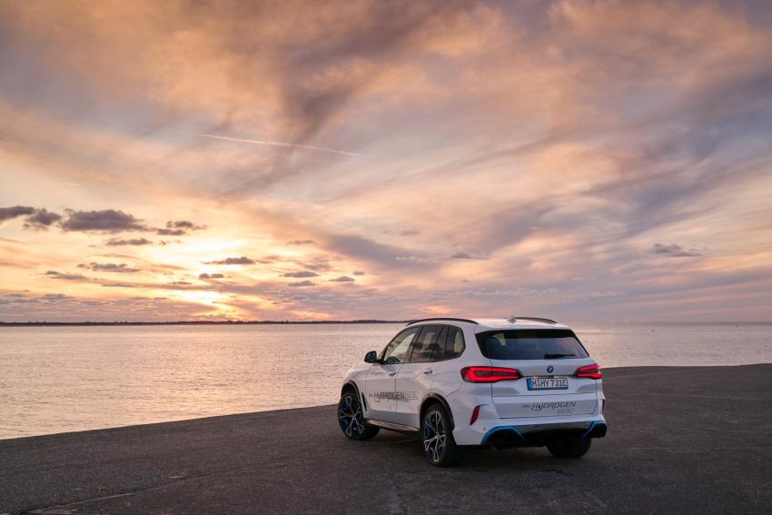 P90494405_lowRes_bmw-ix5-hydrogen-on-.jpg BMW iX5 Hydrogen