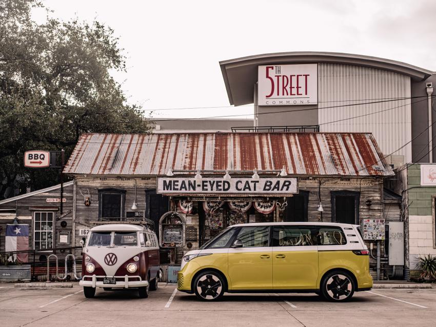 Zeitmaschinen 3.jpg VW T1 Front und VW ID.BUZZ Seite