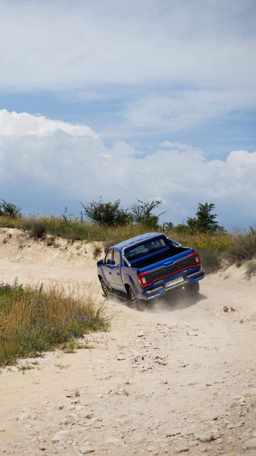 Maxus T90 EV Heck Schrägfahrt