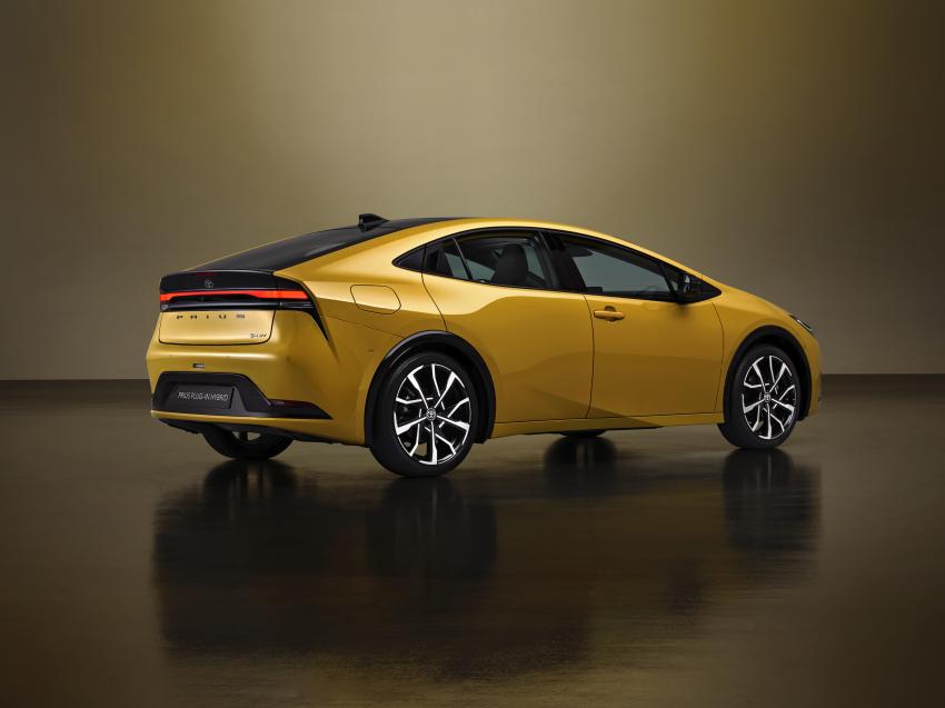 Toyota Prius_8.jpeg Toyota Prius 5. Generation Heck/Seite