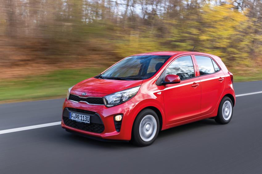 Kleinwagen Kia Picanto Front/Seite in Fahrt