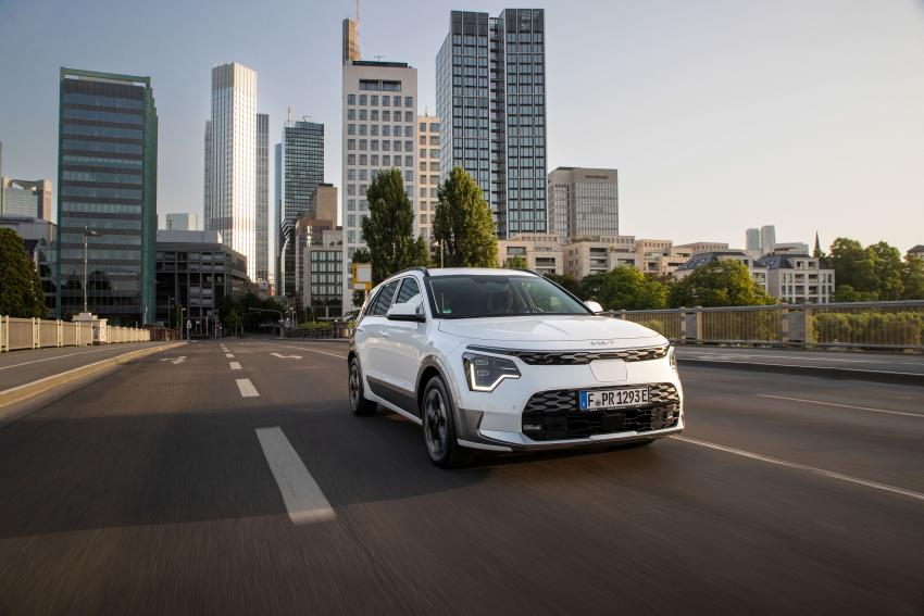 Kia Niro EV Front/Seite in Fahrt