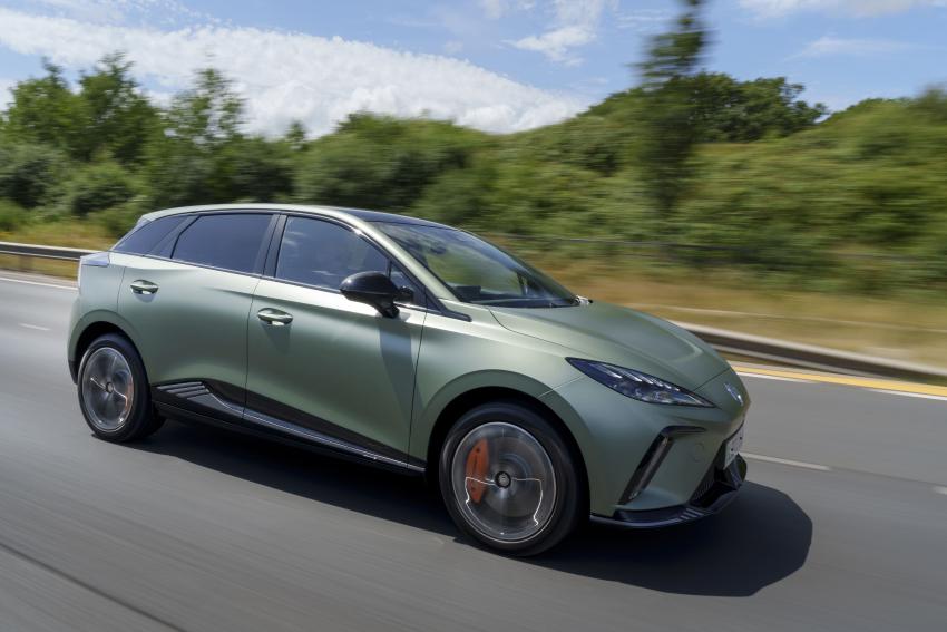 MG4 XPower Front/Seite in Fahrt