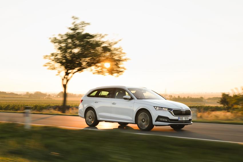 Skoda Octavia Front/Seite in Fahrt