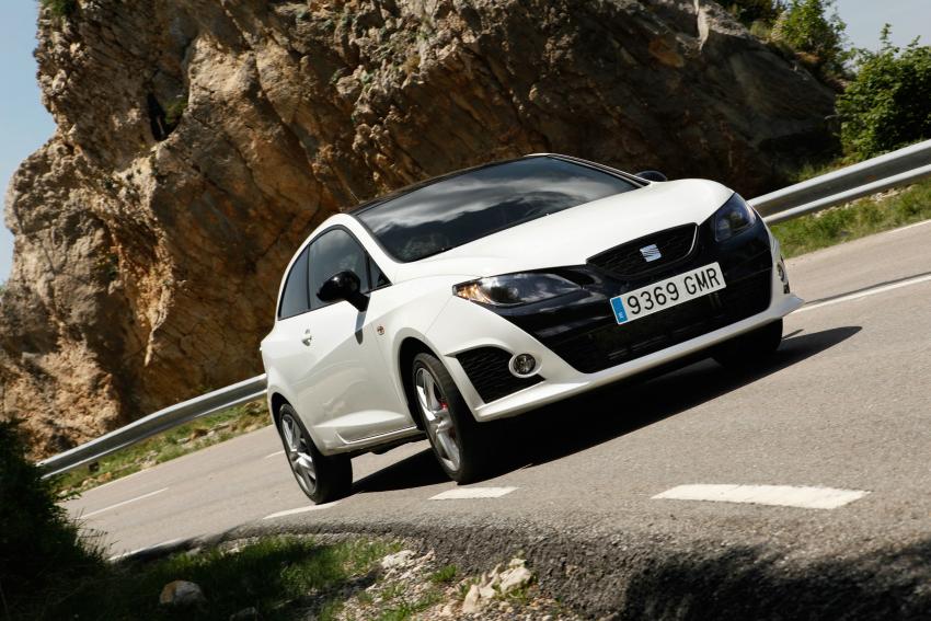 Seat Ibiza 4. Generation Bocanegra Front/Seite in Fahrt