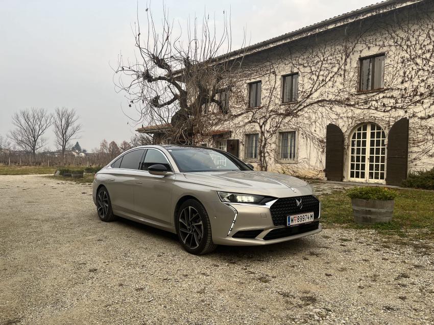 DS9_4.jpg DS9 Front/Seite