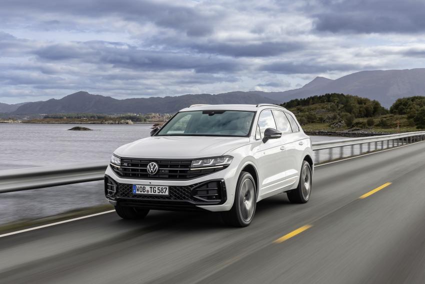 Volkswagen Touareg Front/Seite in Fahrt