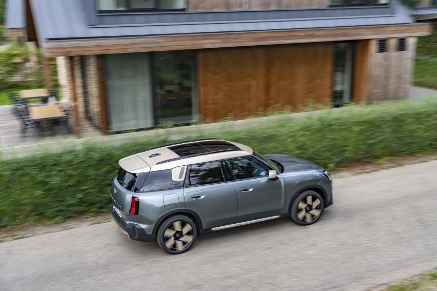 Mini Countryman Heck/Seite in Fahrt