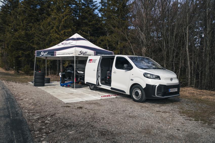 Toyota Proace mit offener Tür