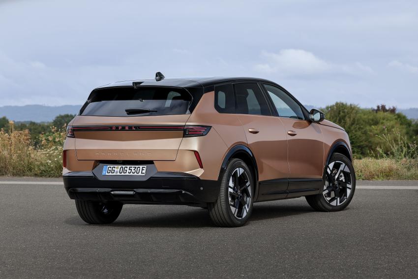 BU2.jpg Opel Grandland Heck/Seite