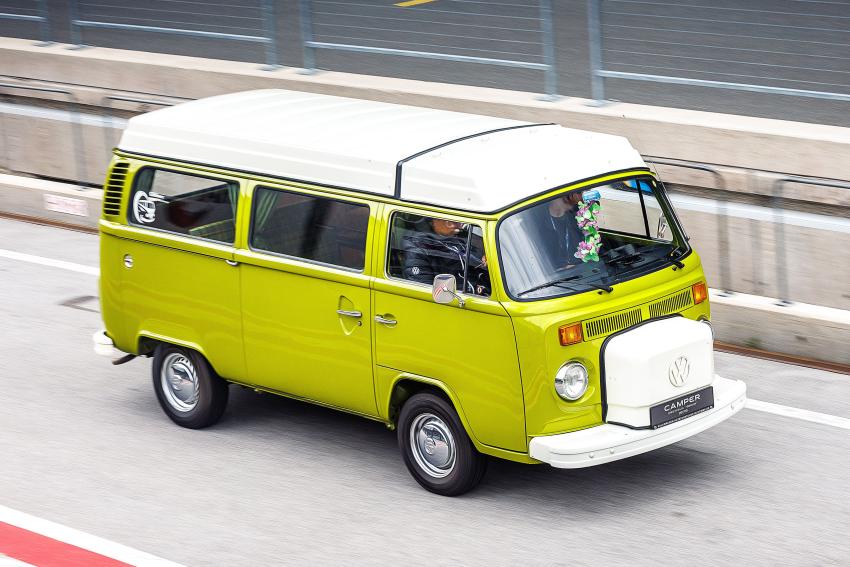 Bild 3_VW Nutz.jpg Volkswagen T2 Front/Seite in Fahrt