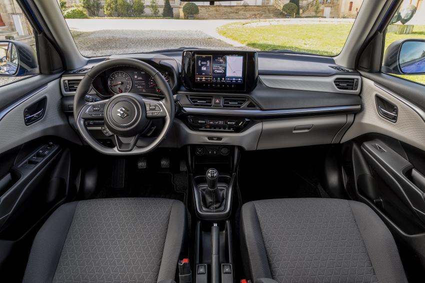 Suzuki_3.jpg Suzuki Swift Cockpit