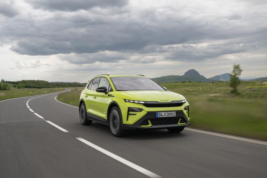 Skoda Elroq RS Front/Seite in Fahrt