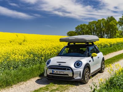 MINI Cooper SE mit Dachzelt