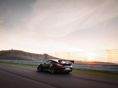 Porsche 911 GT2 RS MR Rekord auf der Strecke Heck