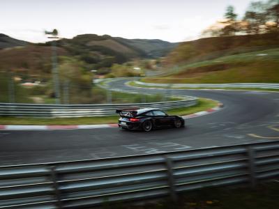 Porsche 911 GT2 RS MR Rekord auf der Strecke Heck